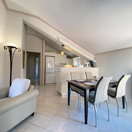 Valeria's Αργοστόλι